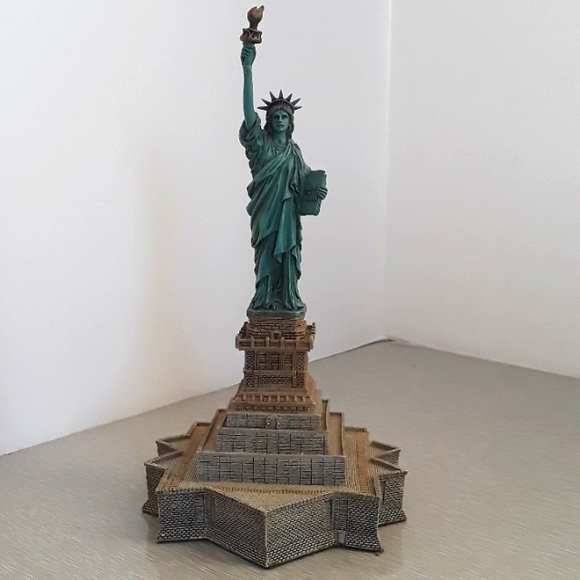 Great Lighthouses of The World, The Statue Of Liberty - Picture 1 of 7